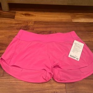 NEW - Lululemon- size 8 Speed up short 4”